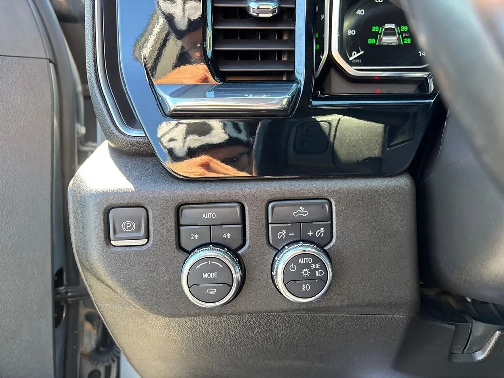 Used 2023 Silver GMC Elevation image 21