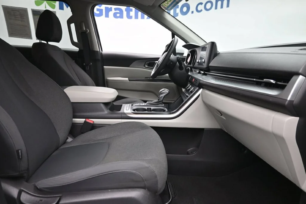 Used 2024 White Kia LX image 9