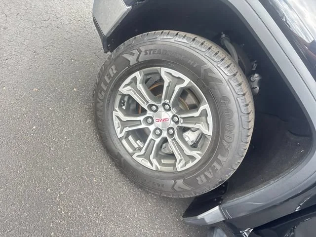 Used 2019 ONYX BLACK GMC SLE image 28