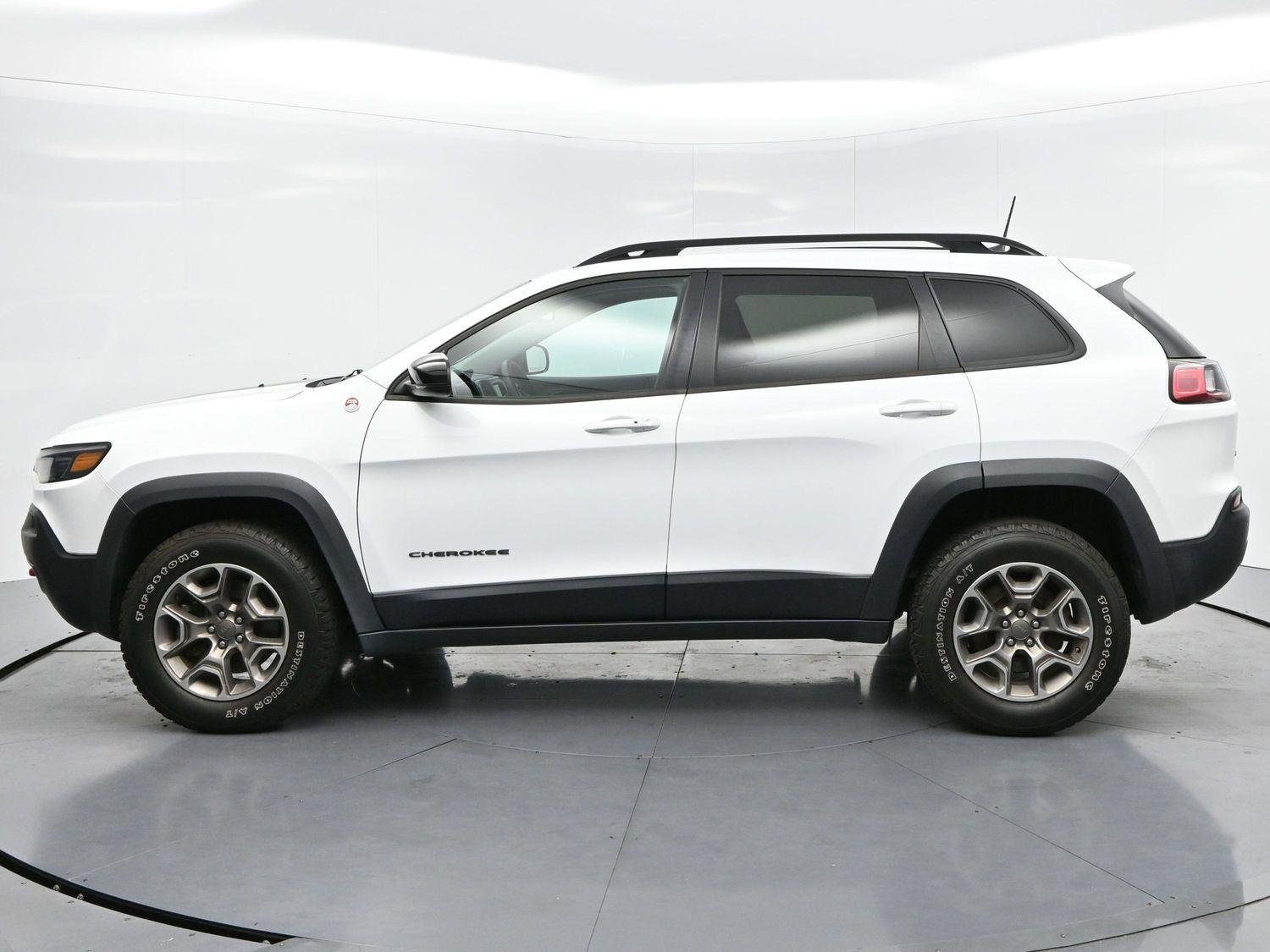 Used 2022 Bright White Clearcoat Jeep Trailhawk image 4