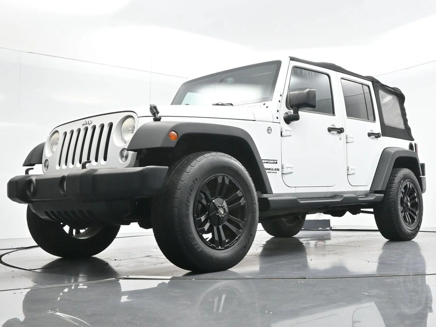 Used 2015 Bright White Clearcoat Jeep Sport image 43