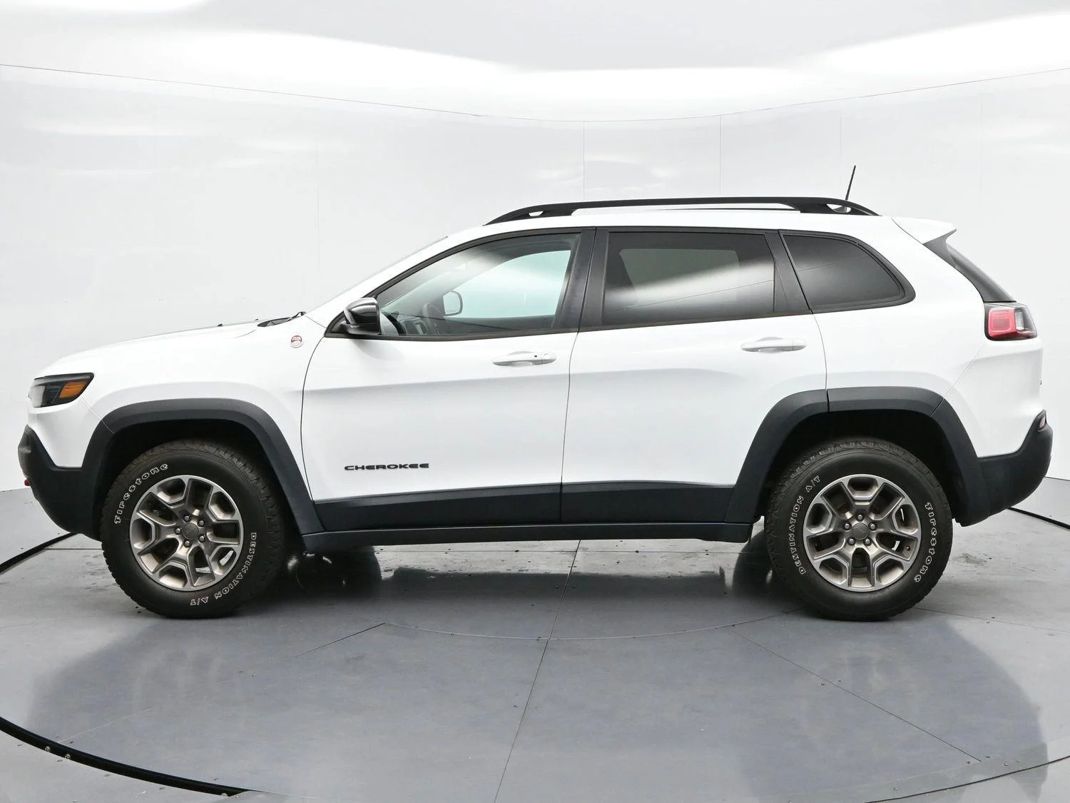 Used 2022 Bright White Clearcoat Jeep Trailhawk image 4