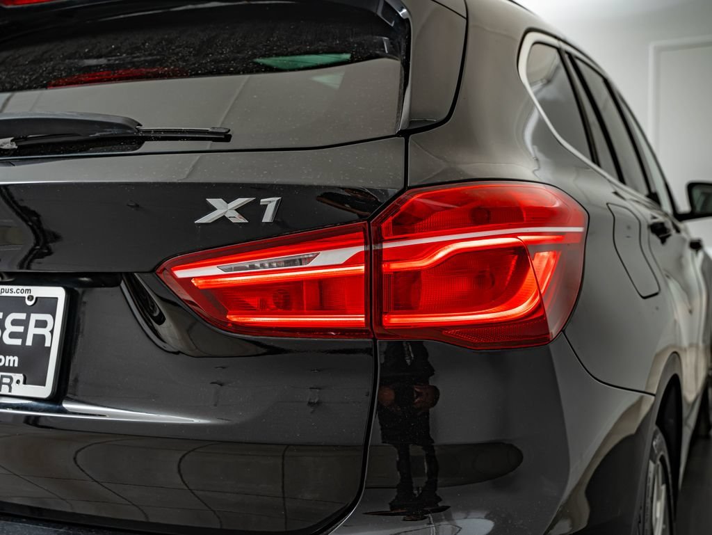 Used 2017 Jet Black BMW xDrive28i image 15