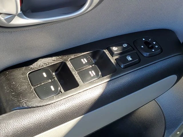 Used 2014 Silver Kia Plus image 21