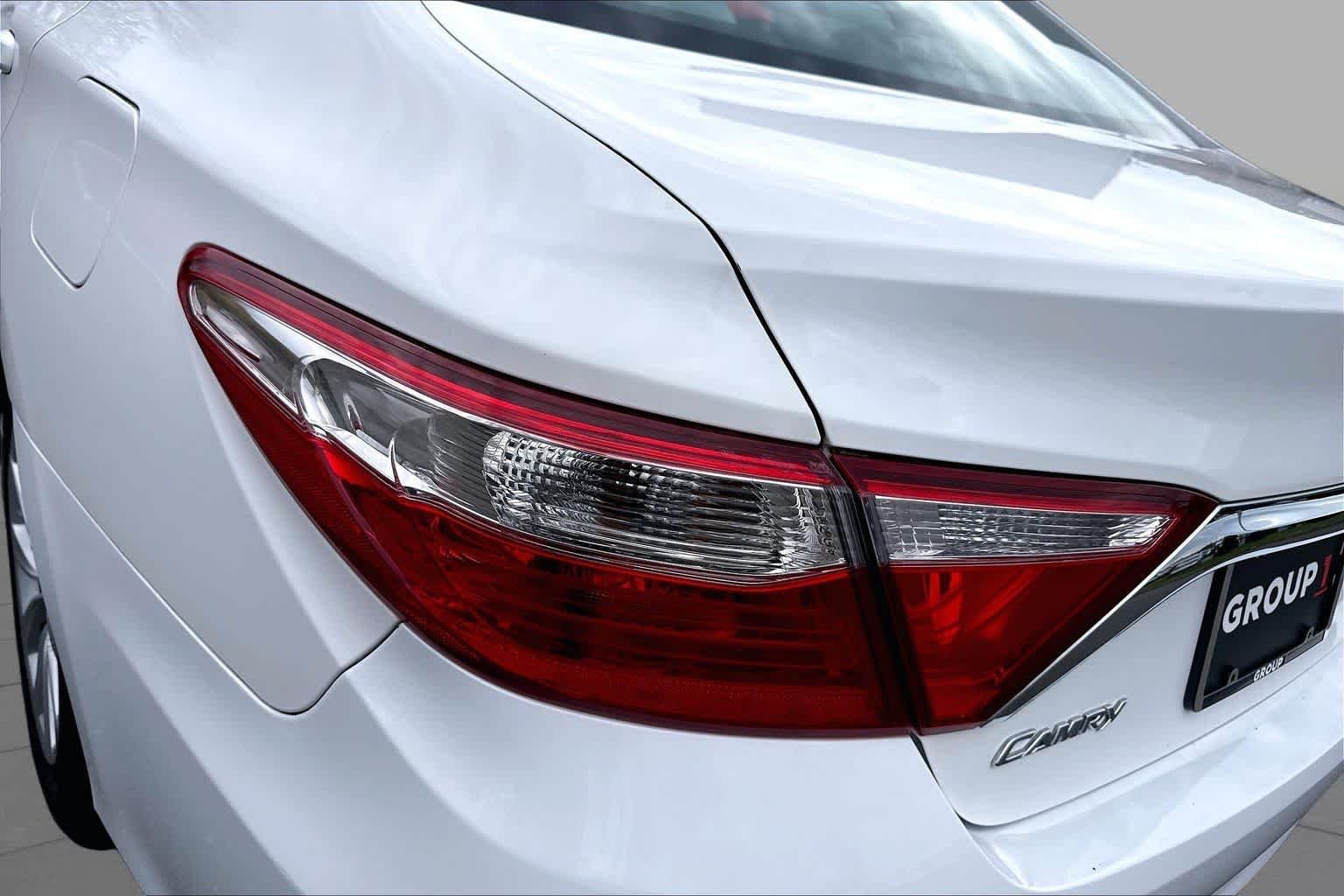Used 2016 Super White Toyota LE image 29