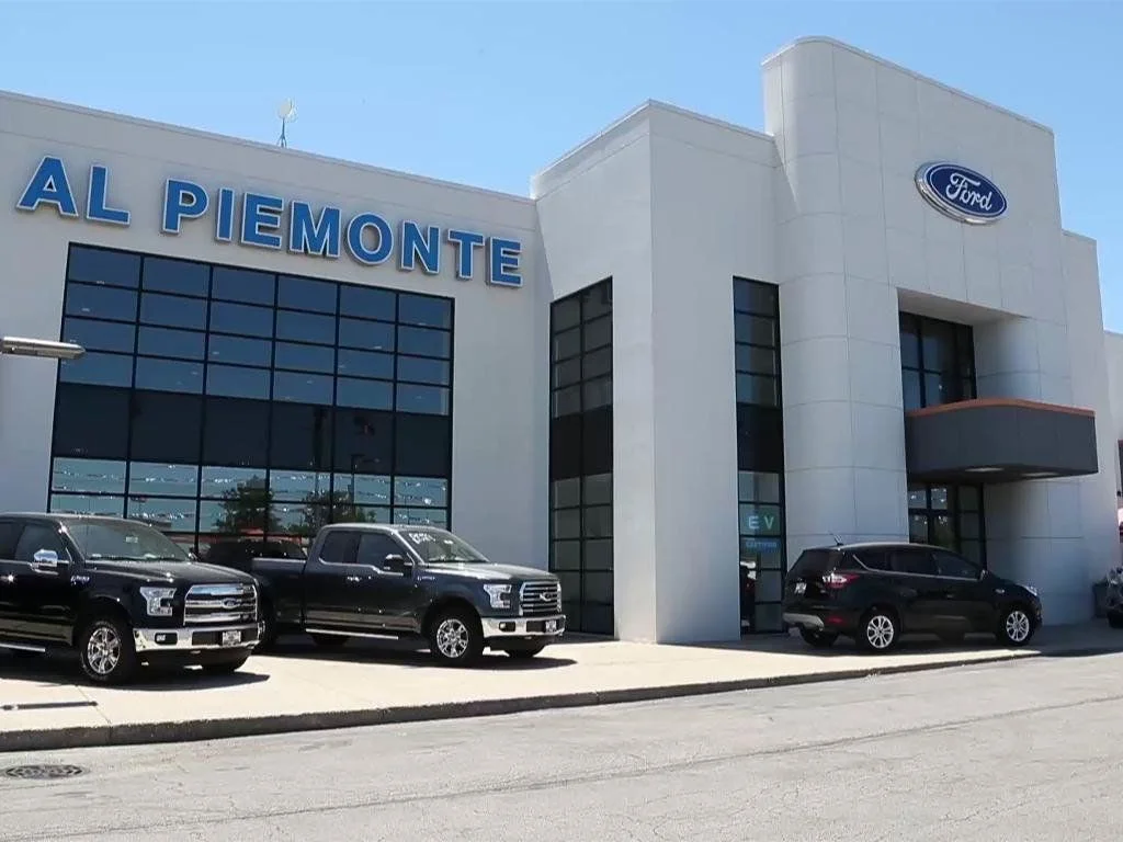 Used 2025 Summit White Chevrolet LT image 30