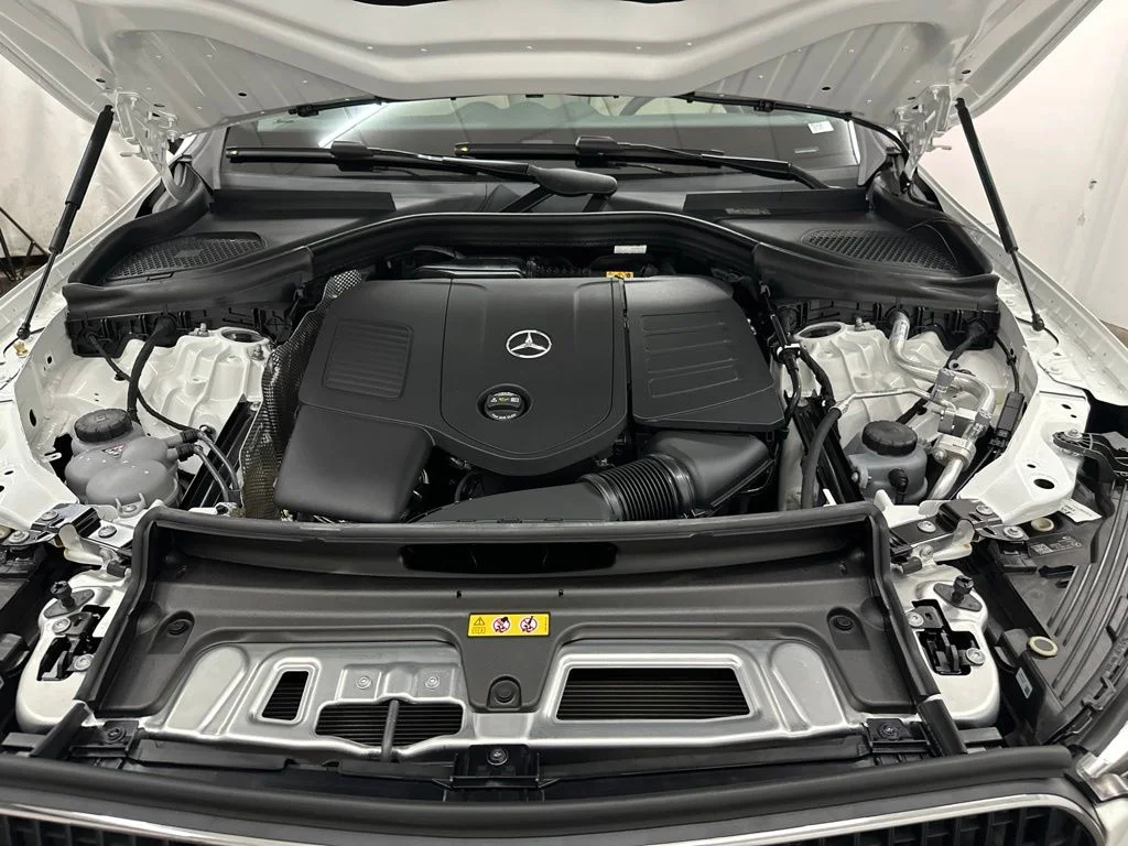 New 2027 White Mercedes-Benz GLC 300 image 12