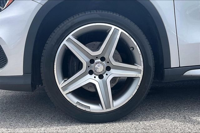 Used 2015 Silver Mercedes-Benz GLA 250 image 34