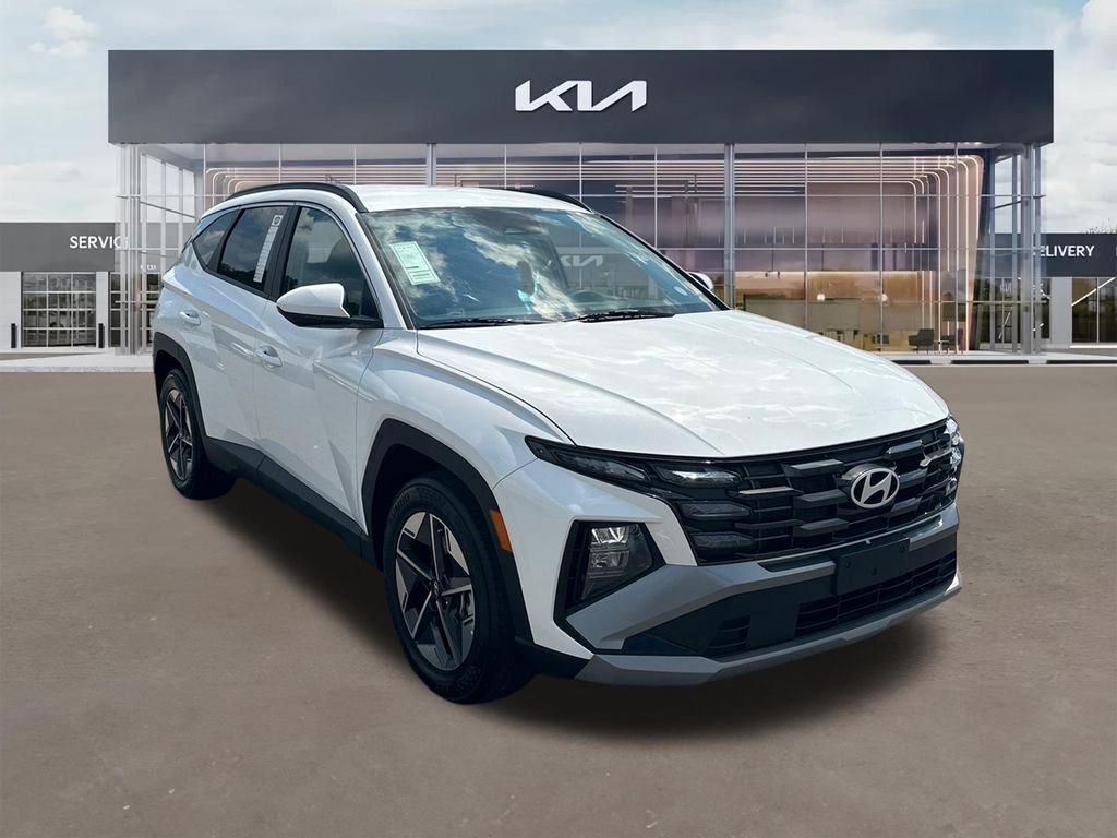 Used 2025 White Hyundai SEL image 1