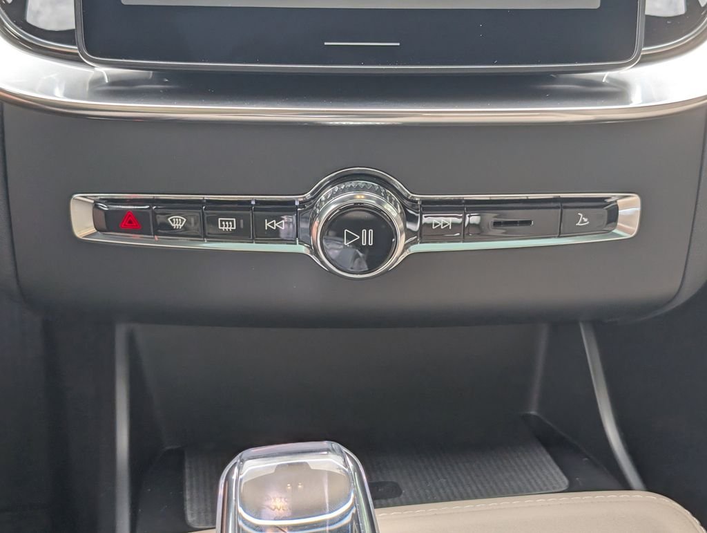 2026 Volvo XC90 Plus - Photo 24