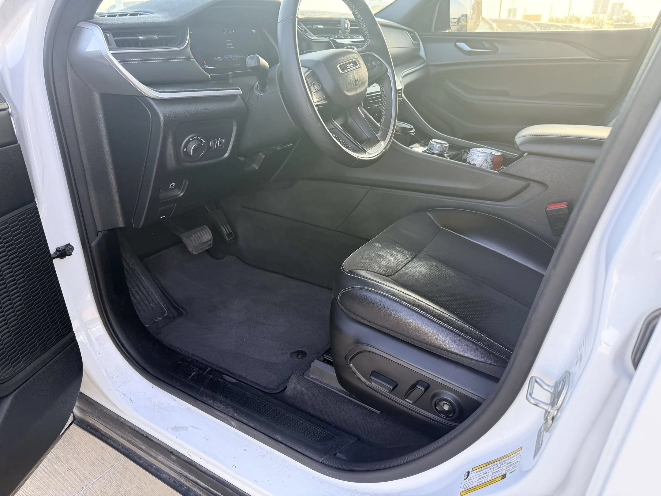Used 2023 White Jeep Altitude image 12