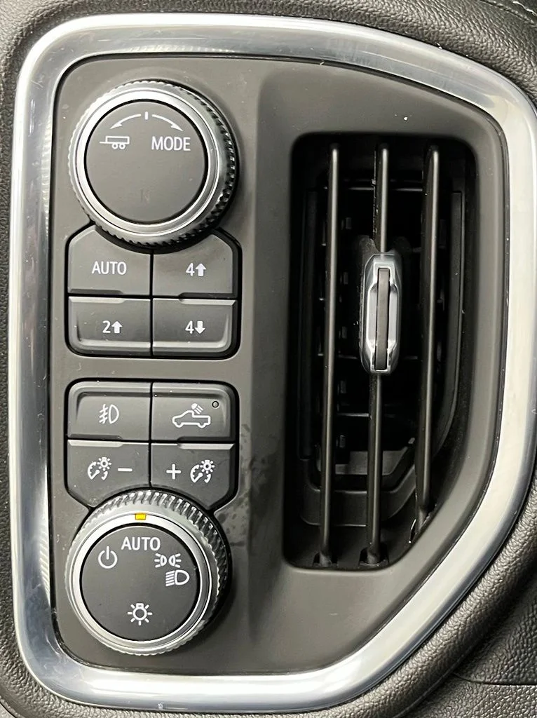 Used 2021 Black GMC Elevation image 32