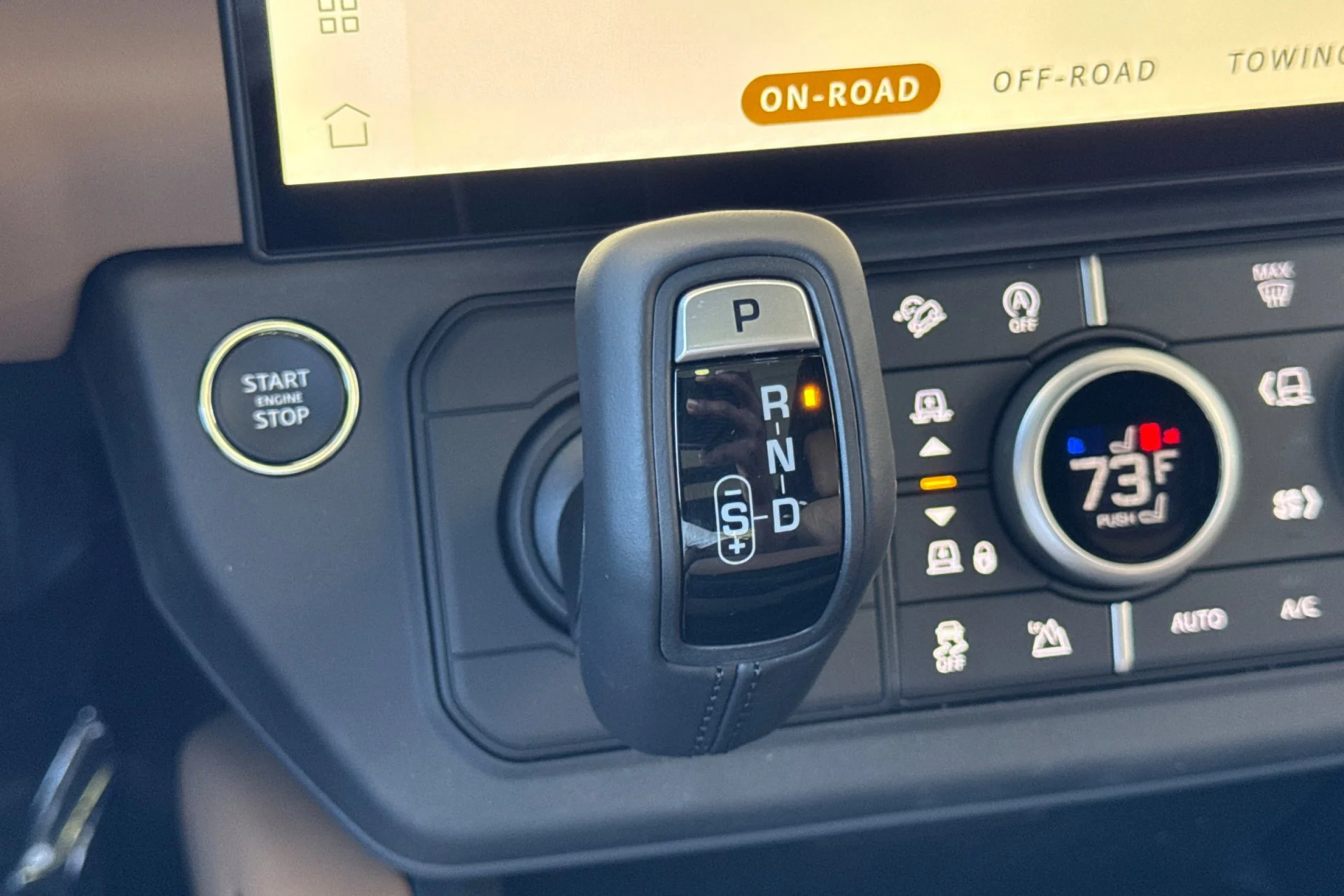 New 2026 Woolstone Green Land Rover X-Dynamic SE image 24