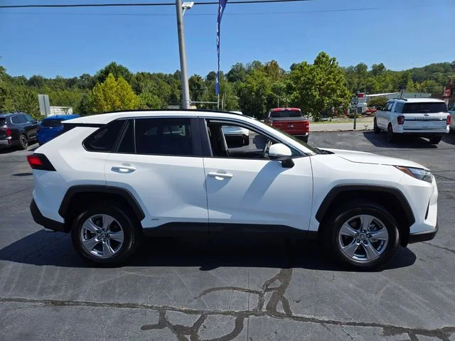Used 2025 White Toyota XLE image 9