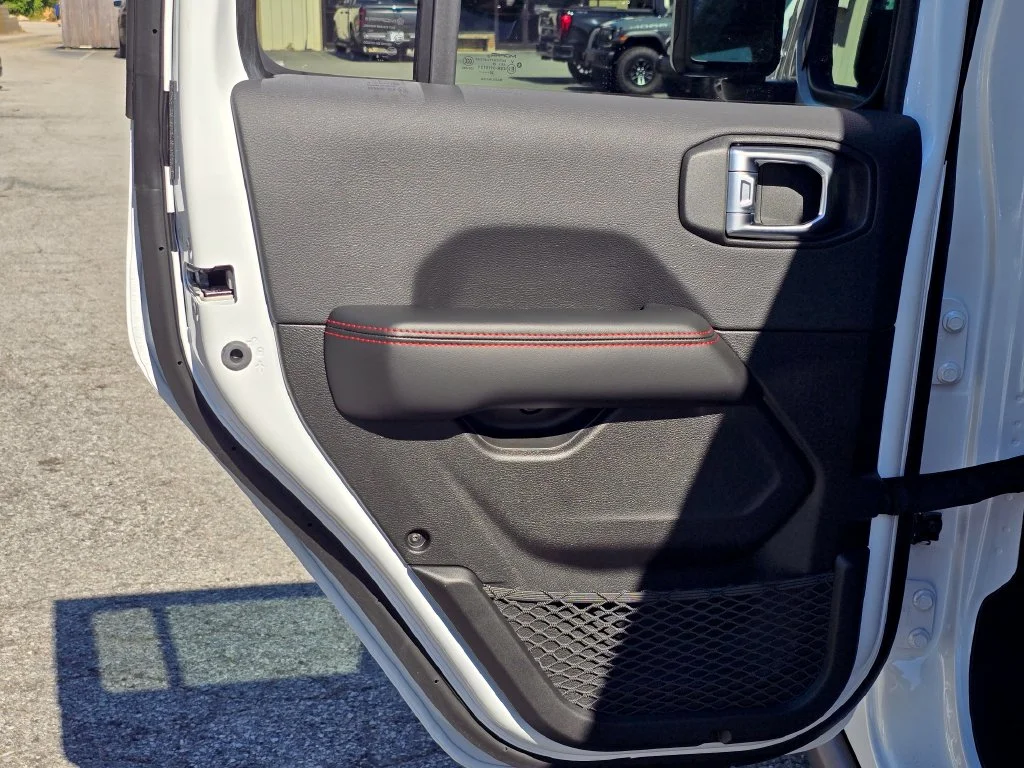 New 2027 White Jeep Rubicon X image 38