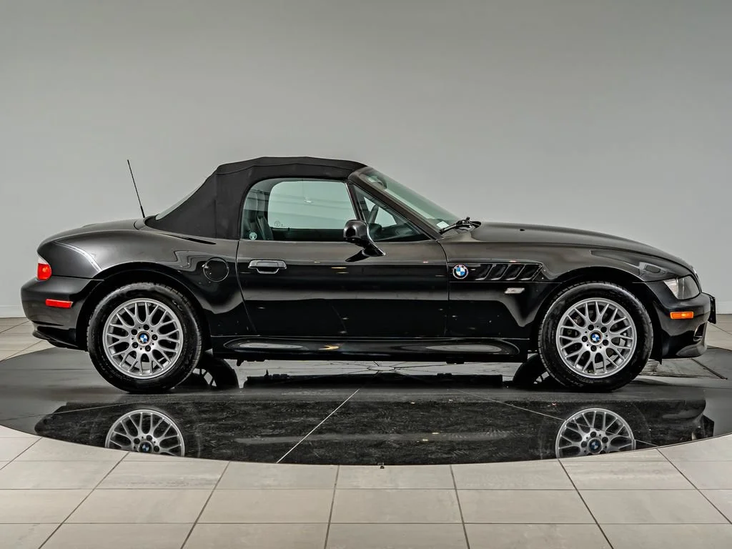 Used 2001 Jet Black BMW 2.5i image 5