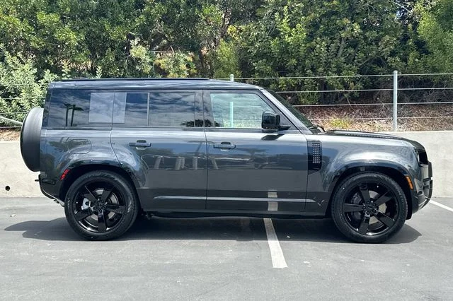 New 2026 Carpathian Grey Land Rover X-Dynamic SE image 6