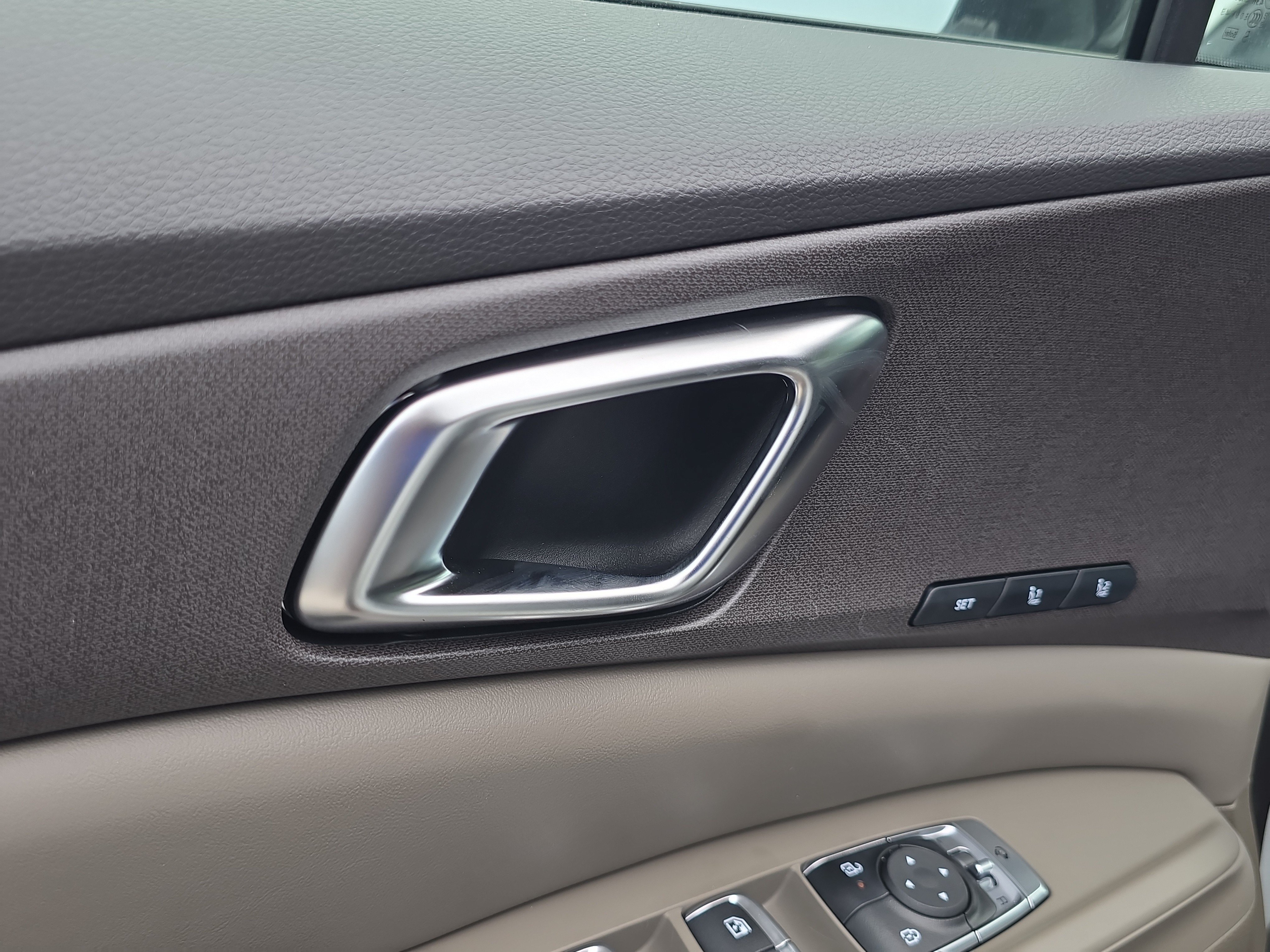 New 2026 Snow White Pearl Kia EX image 20