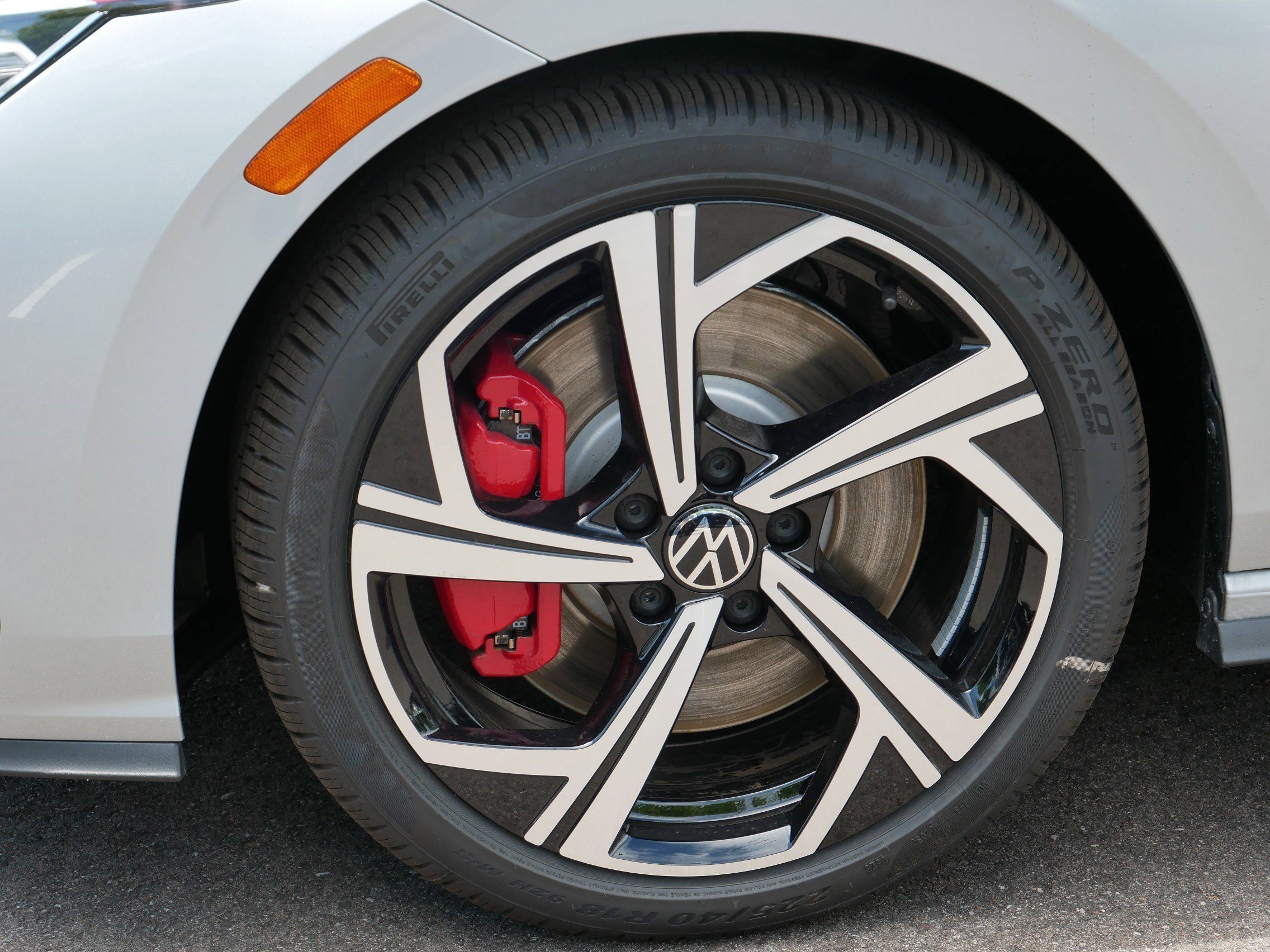 2025 Volkswagen Golf GTI SE - Photo 3