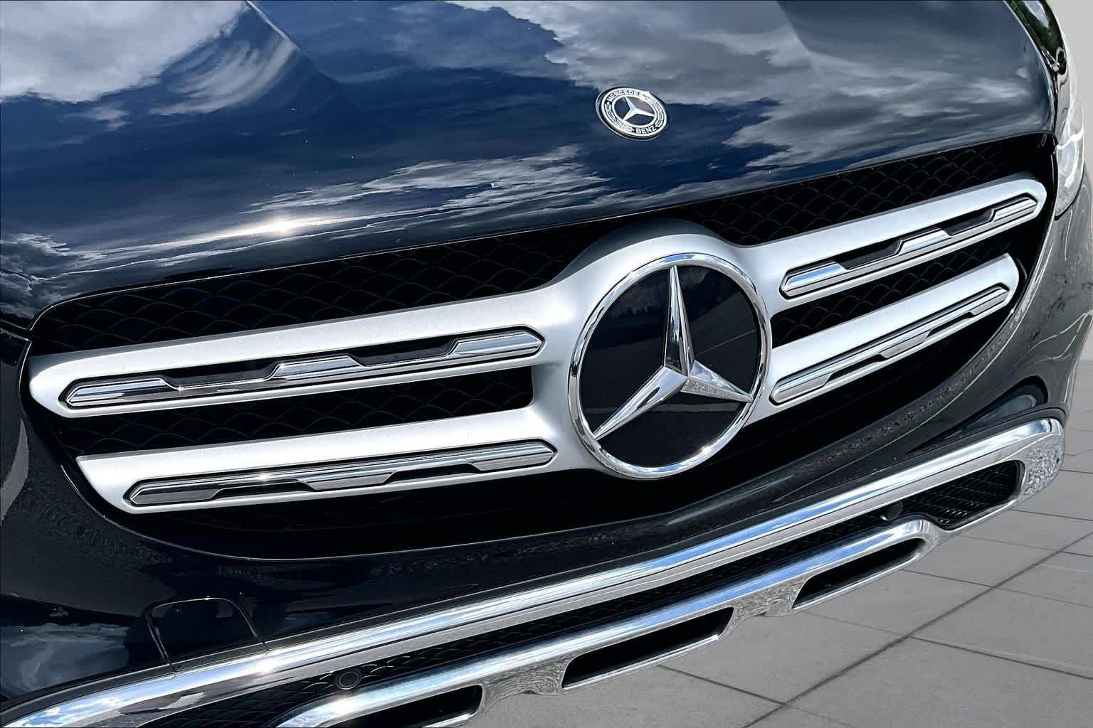 Used 2022 Black Mercedes-Benz GLC 300 image 30