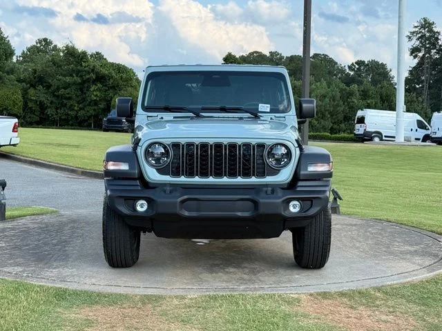 New 2026 Earl Clearcoat Jeep Sport S image 2