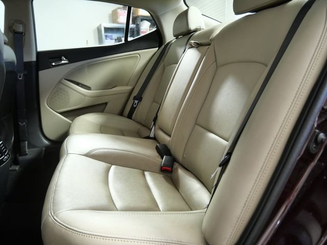Used 2013 Red Kia EX image 16
