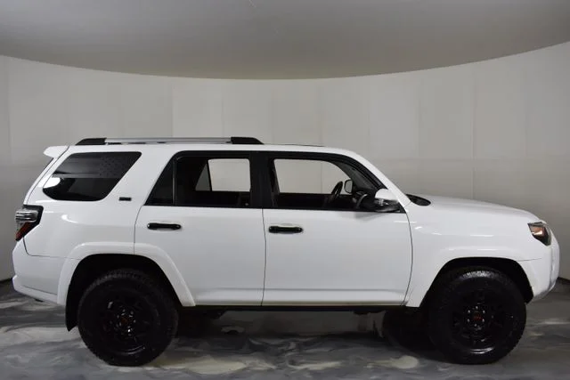 Used 2022 White Toyota SR5 Premium image 11