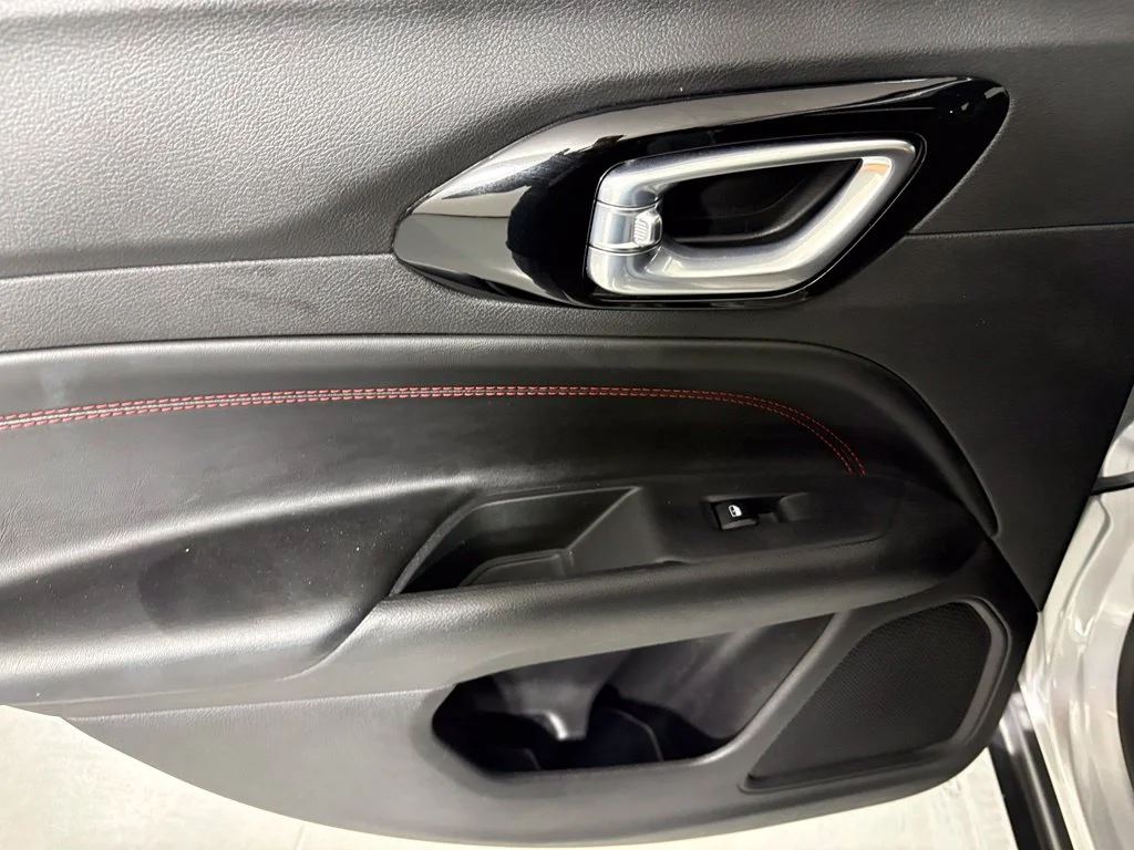 Used 2025 Silver Jeep Trailhawk image 34