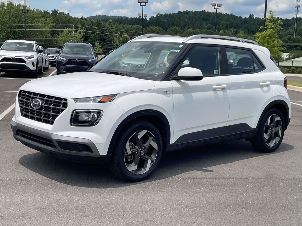 Used 2025 White Hyundai SEL image 7