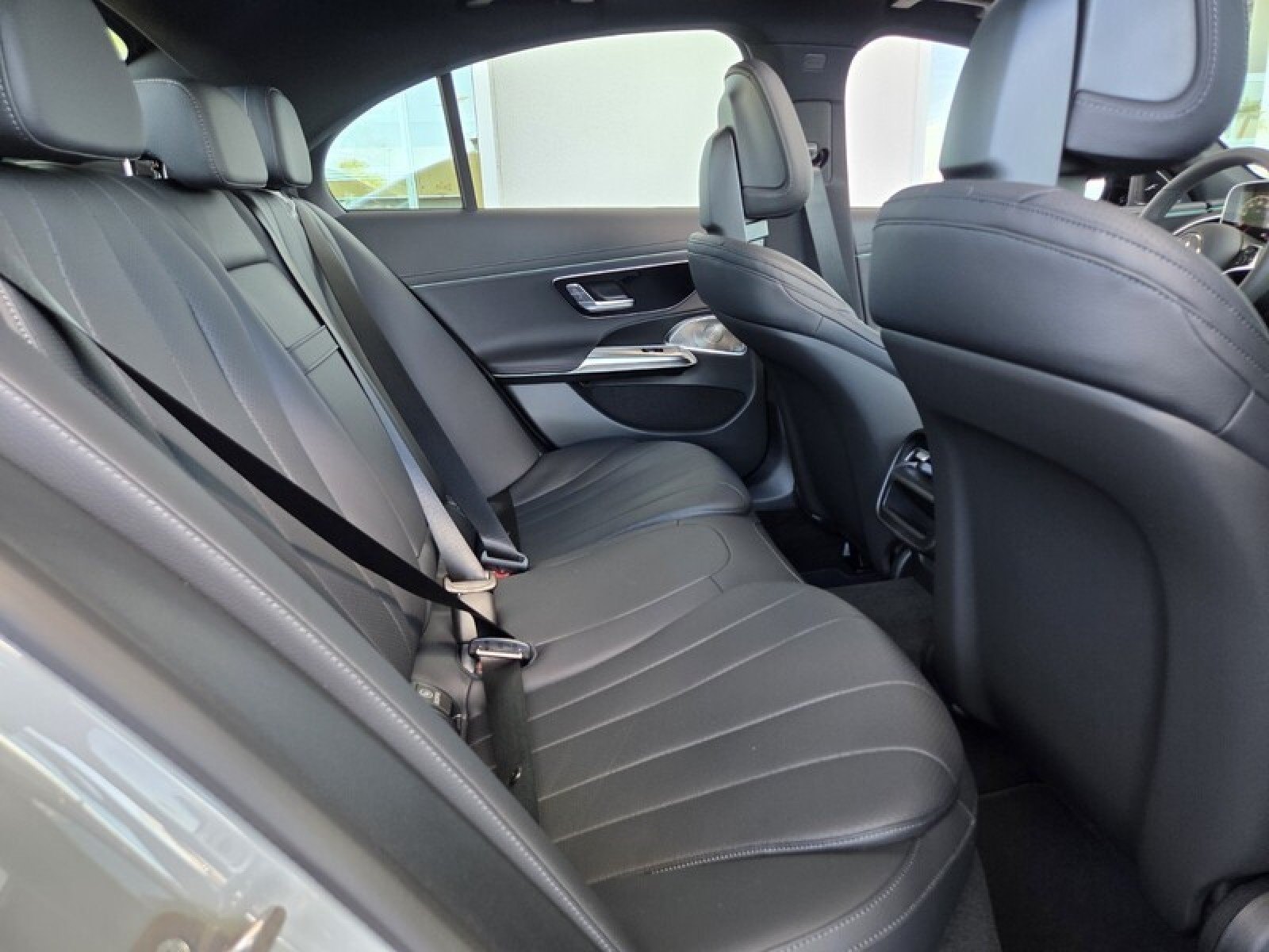 New 2027 MANUFAKTUR Alpine Grey Mercedes-Benz E 450 4MATIC® Sedan image 15