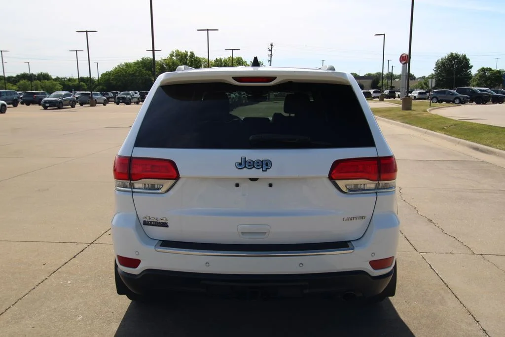 Used 2018 White Jeep Limited image 16