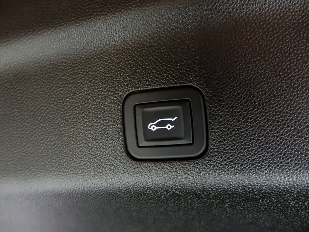 2025 GMC YUKON - Image 31