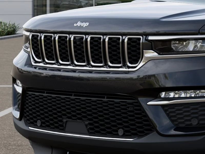 New 2025 Diamond Black Crystal Pearl-Coat Exterior Paint Jeep Limited image 82