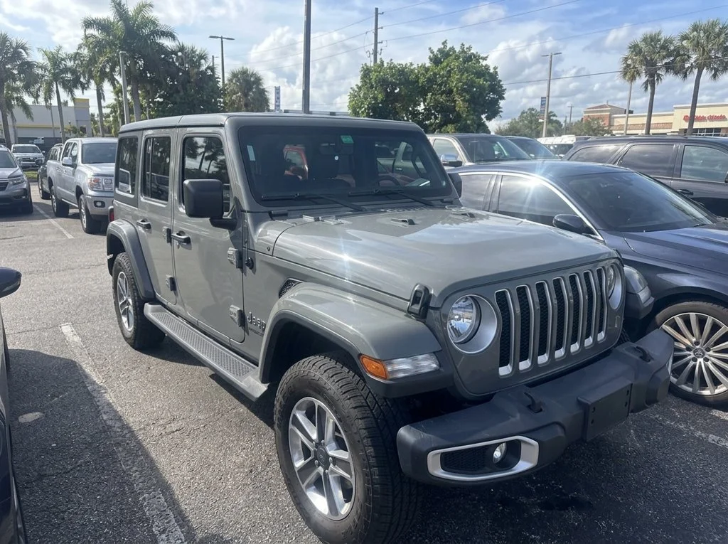 Used 2023 Gray Jeep Sahara image 3