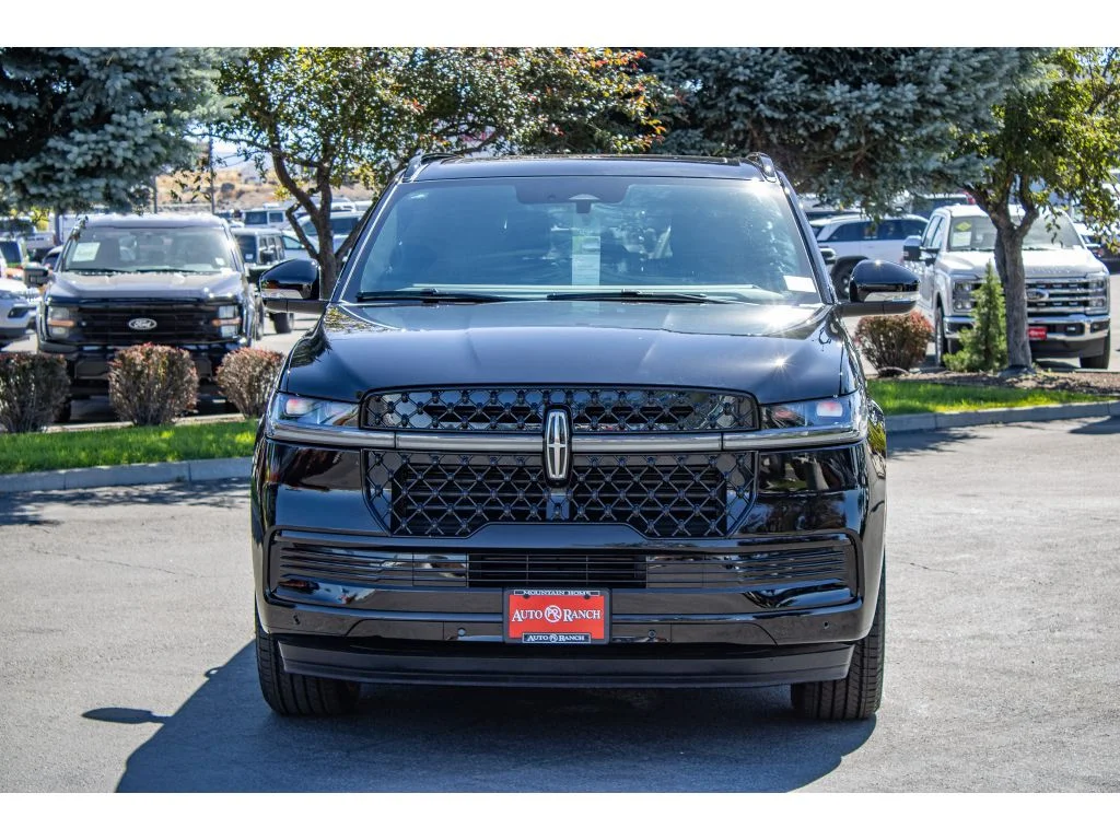 New 2026 Infinite Black Metallic Clearcoat Lincoln Reserve image 3