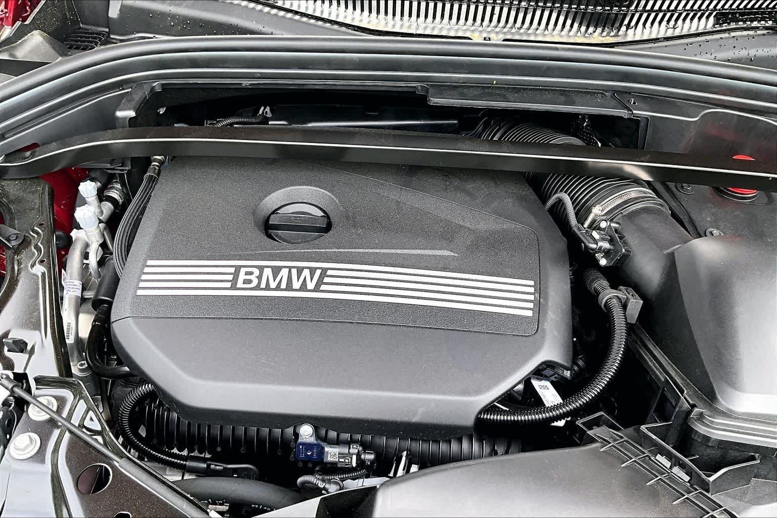 Used 2026 Vegas Red Metallic BMW xDrive28i image 17