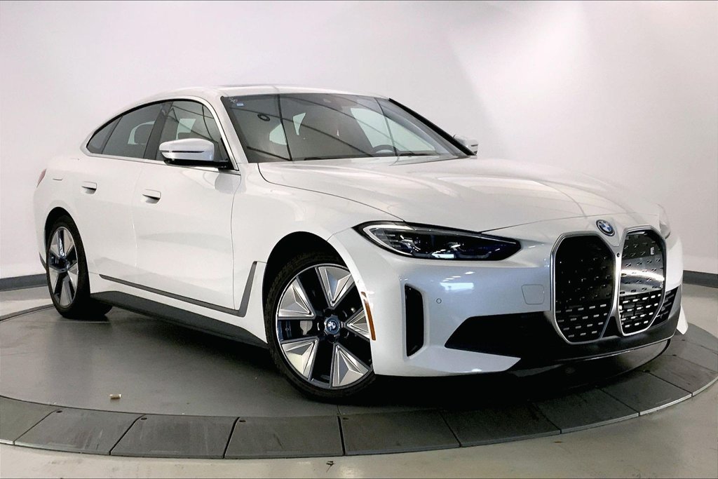 Certified Used 2024 Mineral White Metallic BMW  image 31