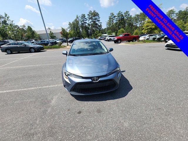 Used 2020 Blue Toyota LE image 4