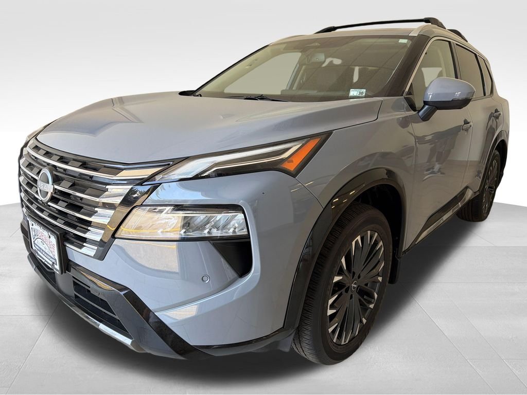 Used 2025 Gray Nissan Platinum image 3