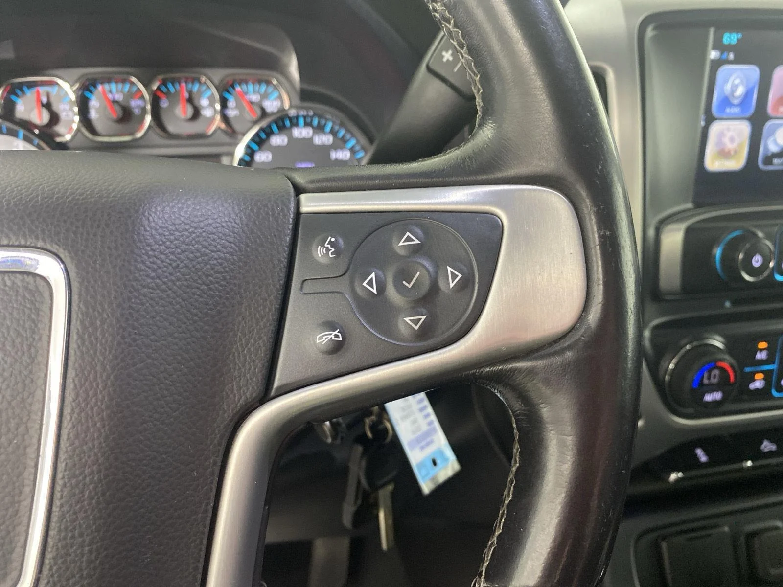 Used 2019 Onyx Black GMC SLE image 21