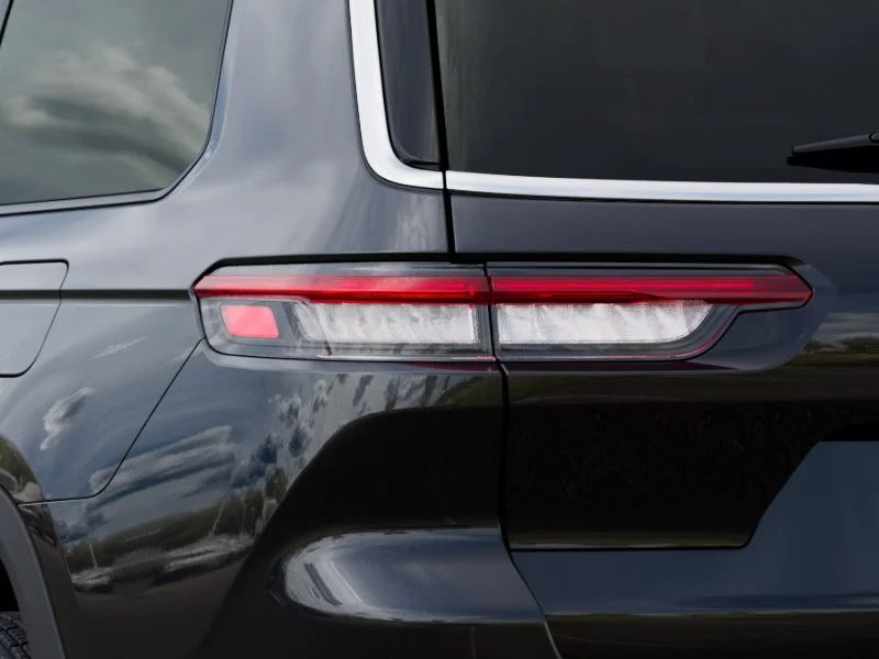 New 2026 Diamond Black Crystal Pearlcoat Jeep Laredo image 37