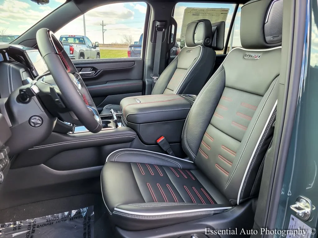 2026 GMC Yukon AT4 Ultimate - Photo 8