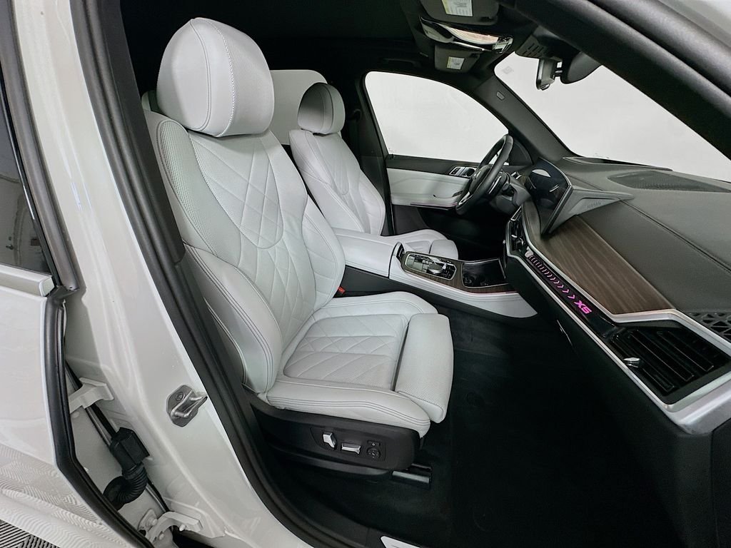 Certified Used 2024 Mineral White Metallic BMW xDrive40i image 29