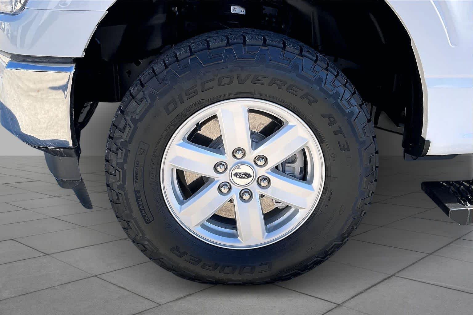 Used 2022 Oxford White Ford XL image 25