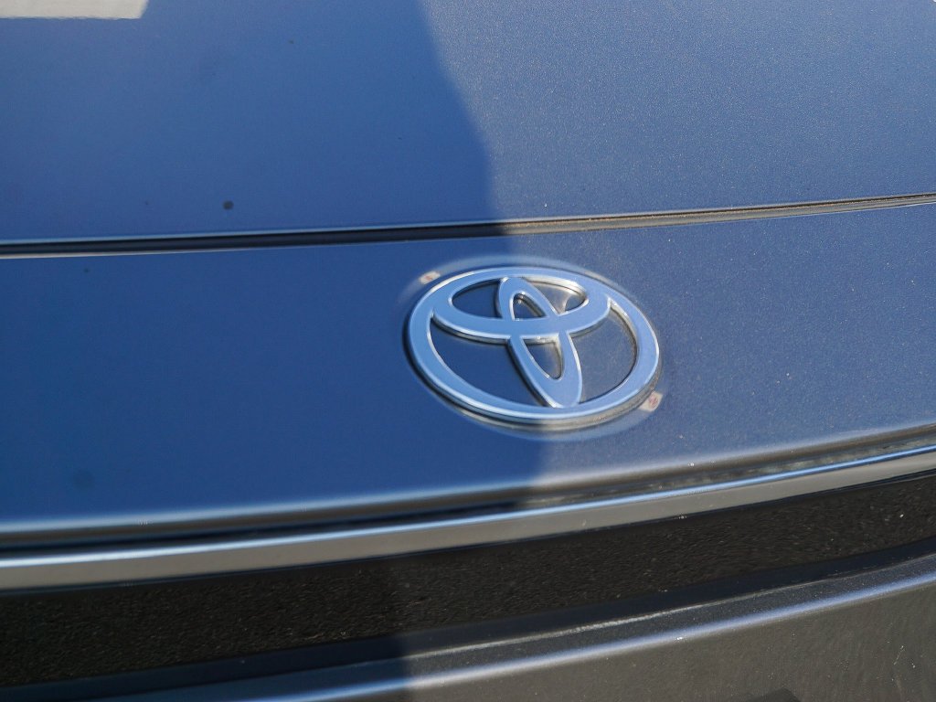 Used 2023  Toyota XLE image 11