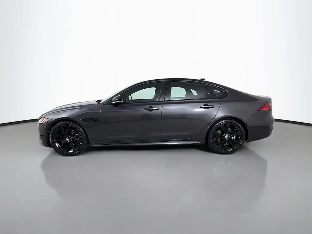 Used 2024 Santorini Black Metallic Jaguar R-Dynamic SE image 8