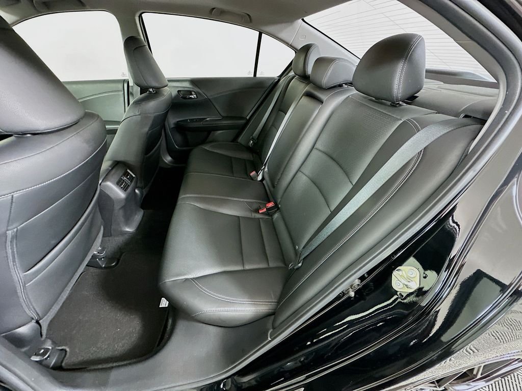 Used 2017 Crystal Black Pearl Honda Touring image 25