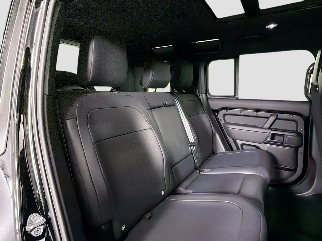 New 2026 Narvik Black Land Rover OCTA Black image 29