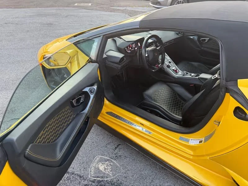 Used 2017 Yellow Lamborghini LP580-2S image 5