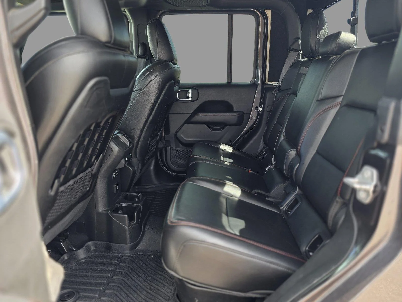 Used 2022 Granite Crystal Metallic Clearcoat Jeep Rubicon image 27